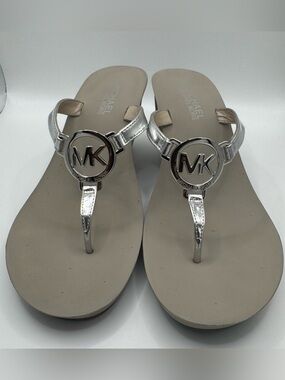 Michael Kors Warren Thong Wedge Sandals Womens Sz 8 Silver Metallic Boho Summer